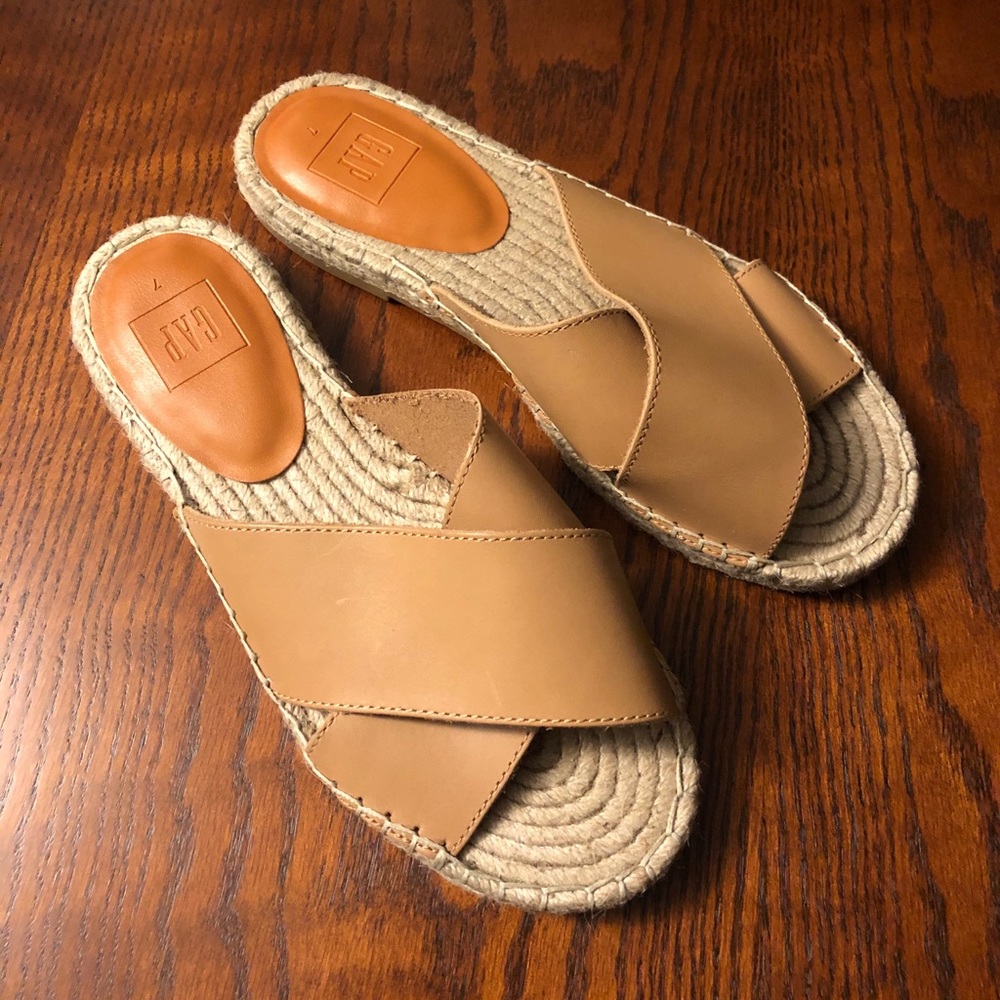 Gap leather sandals